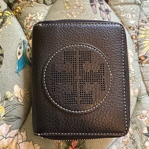 Tory Burch zip around wallet-MISSING ZIPPER!
